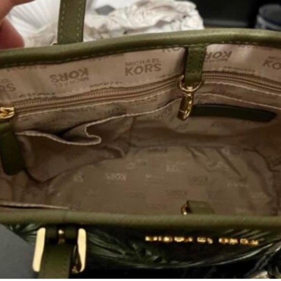 Michael Kors Jet Set Palm Leaf Handbag - Picture 3 of 4